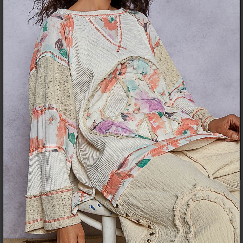 P668–(SHIPPED) POL Cream and Floral Peace Sweater Tunic - Picture 2 of 4
